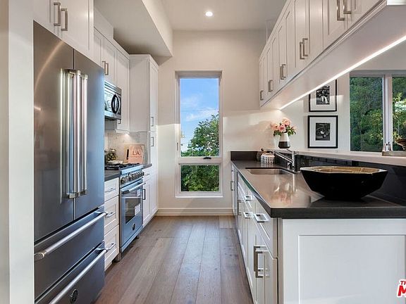 4th image of 1040 N Spaulding Ave #208