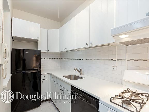 4th image of 425 E 78th St APT 4B