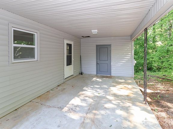 3rd image of 170 Hemingway Ln