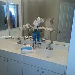 17100 N Bay Rd #1402 — Photo 12