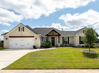 1610 Stone Ridge Dr, Navasota, TX 77868