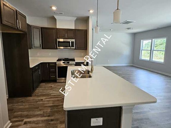 3rd image of 270 Shingle Oak Rd