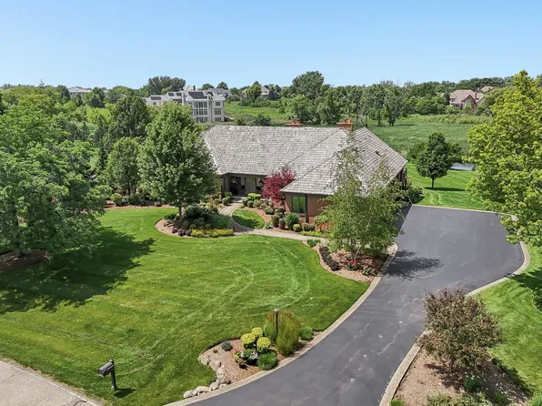 1960 Abbotsford Dr, Inverness, IL 60010