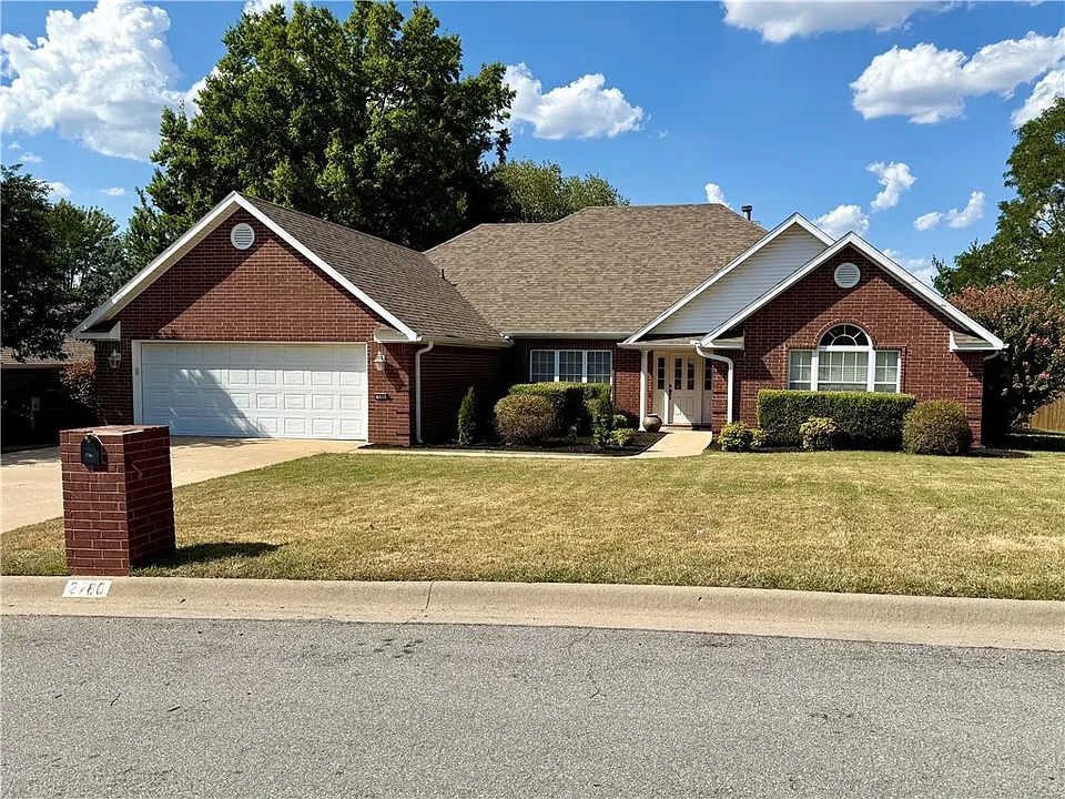 2780 E Londonderry Dr