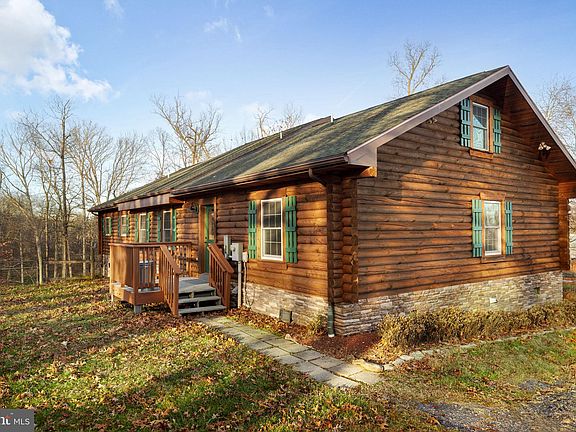 2nd image of 6 Oaklands Pond Ln