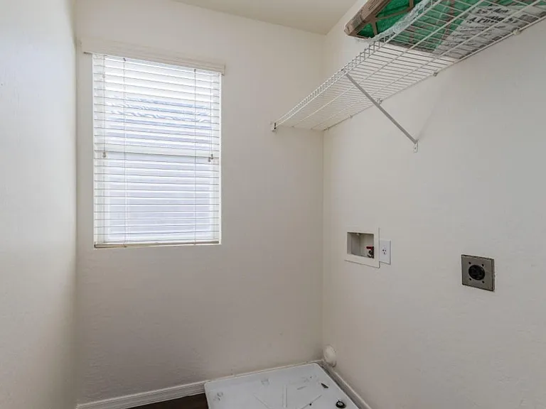10018 W Winslow Ave — Photo 9
