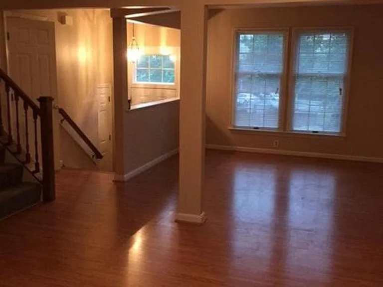 2434 Dunmore Ct — Photo 4