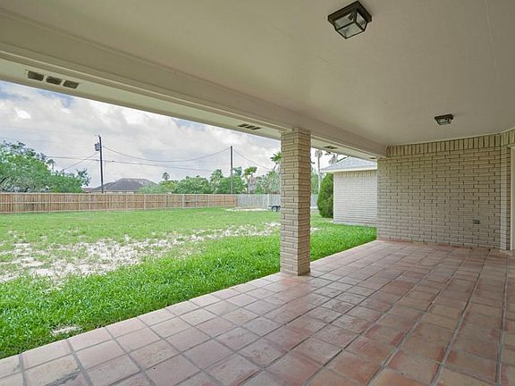 4th image of 408 Ebony Ln