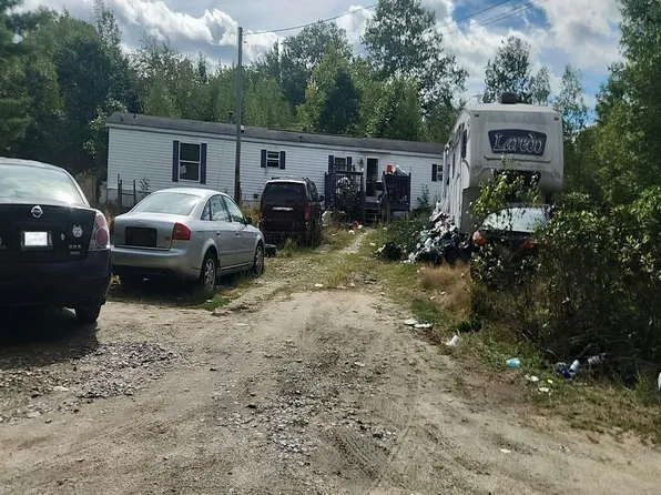 18 Brook St, Oxford, ME 04270