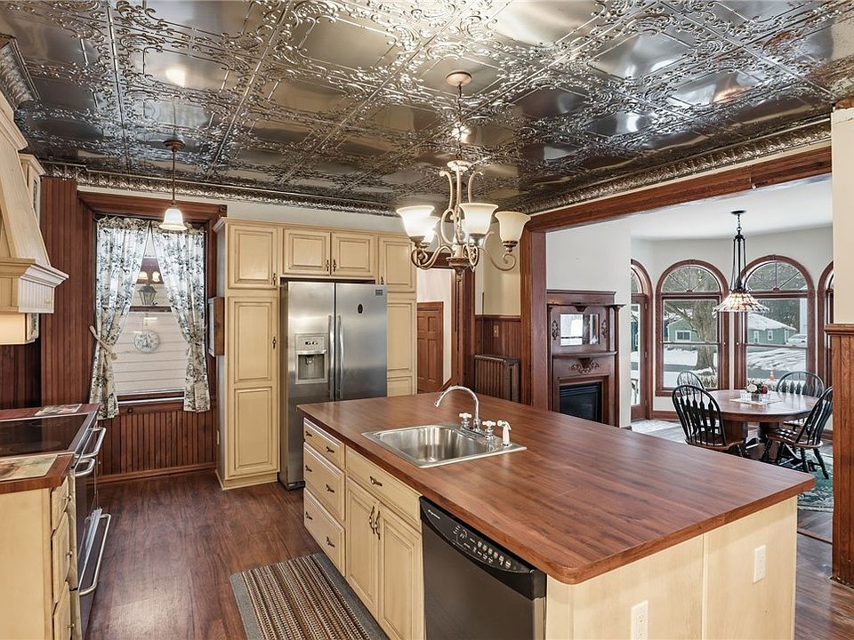 19th image of 160 Cuyler St