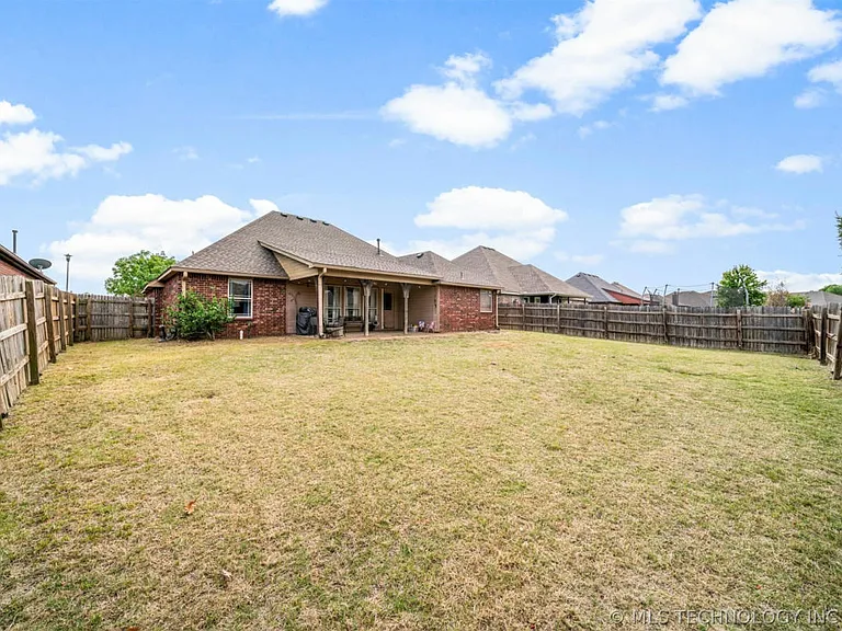 26545 Foxen Dr — Photo 3