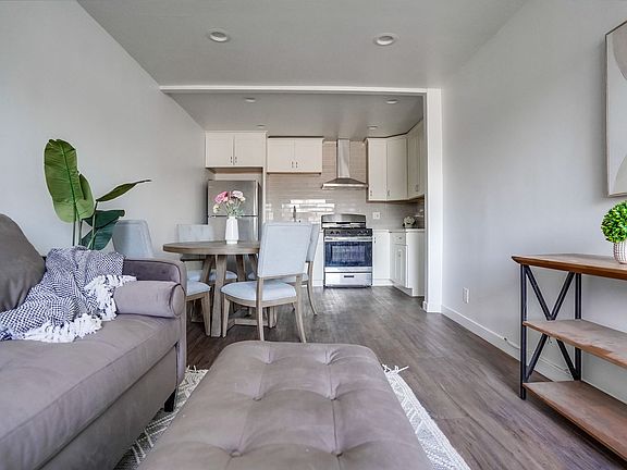 3rd image of 14235 Vanowen St #9