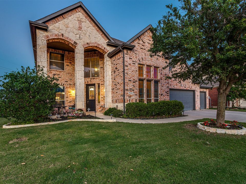 1st image of 10424 Crowne Pointe Ln