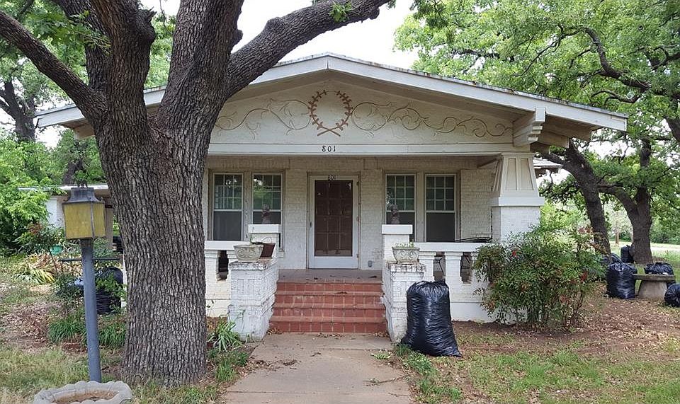 1st image of 801 W Moss St