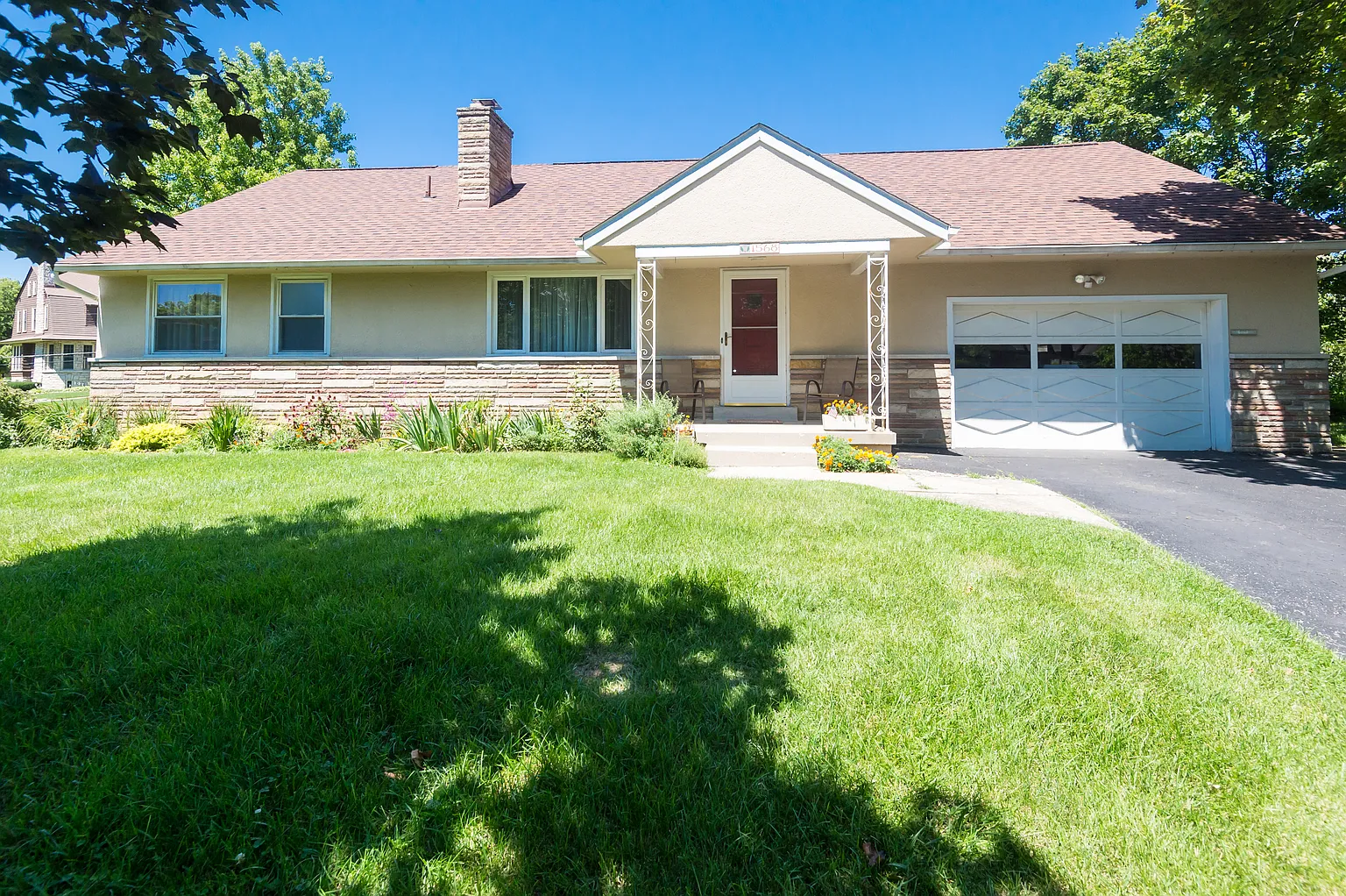 1568 Broadview Ter photo 1