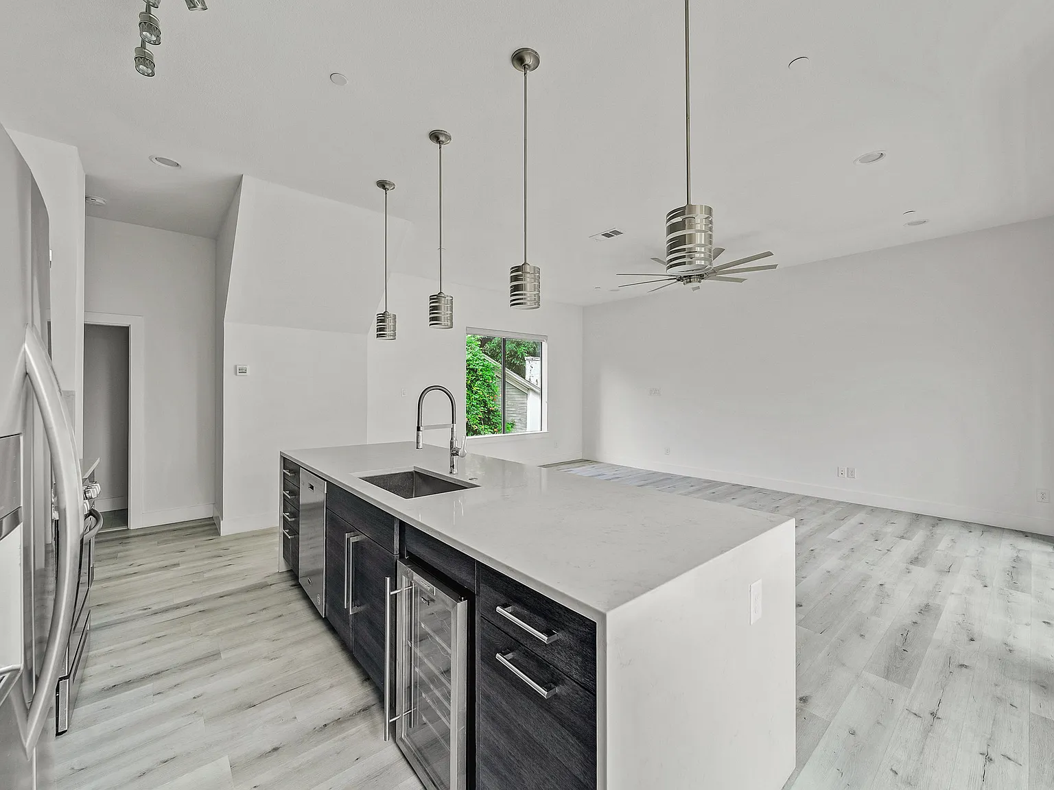 2 bed, 1588 sqft, $2,600 — Photo 4
