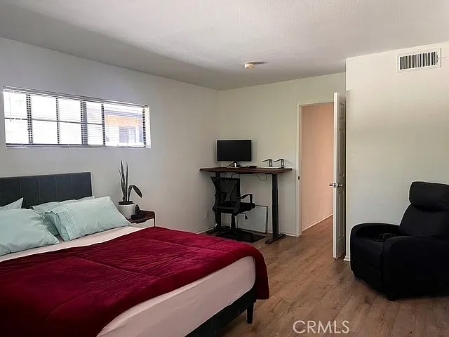 18435 Keswick St — Photo 6