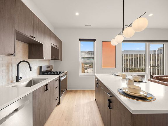5th image of 224 S Ashland Ave #208