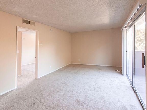 5th image of 10827 Morrison St APT 207