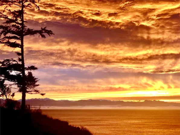 2285 West Beach Road #C, Oak Harbor, WA 98277