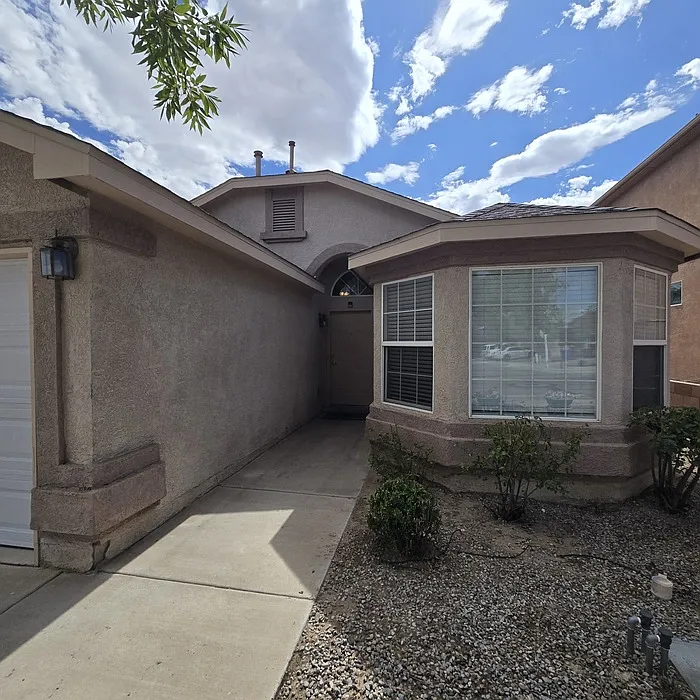 3 bed, 2.0 bath, 1409 sqft, $1,800 — Photo 3