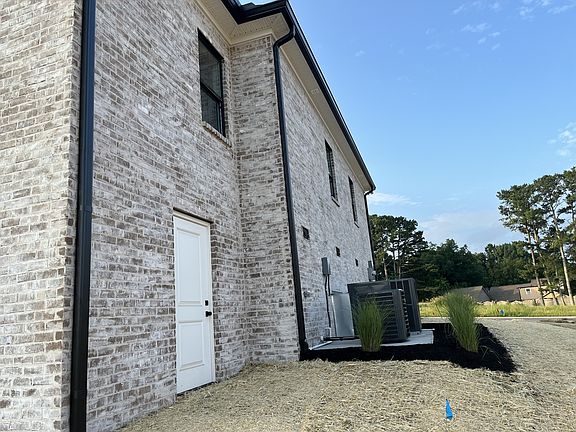 5th image of 133 Scarsdale Dr S Lot 211