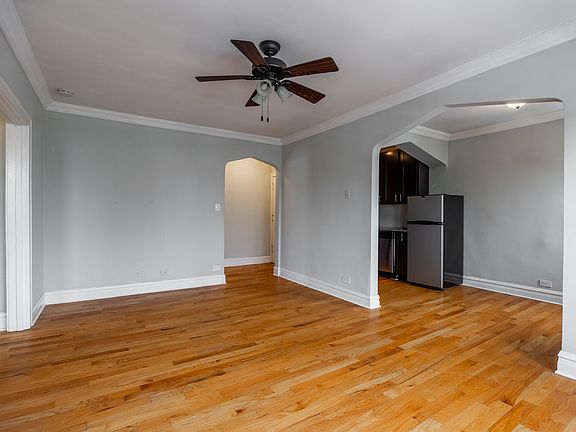 3rd image of 4745 N Hermitage Ave #4
