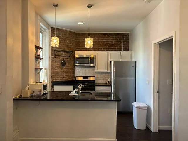 108 4th St #1R