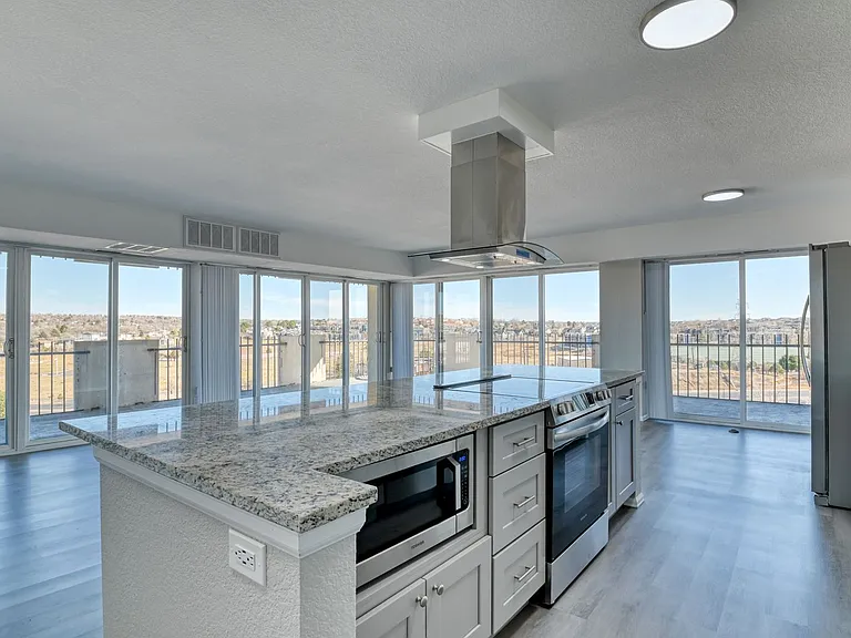 411 Lakewood Cir #B-1016 — Photo 10