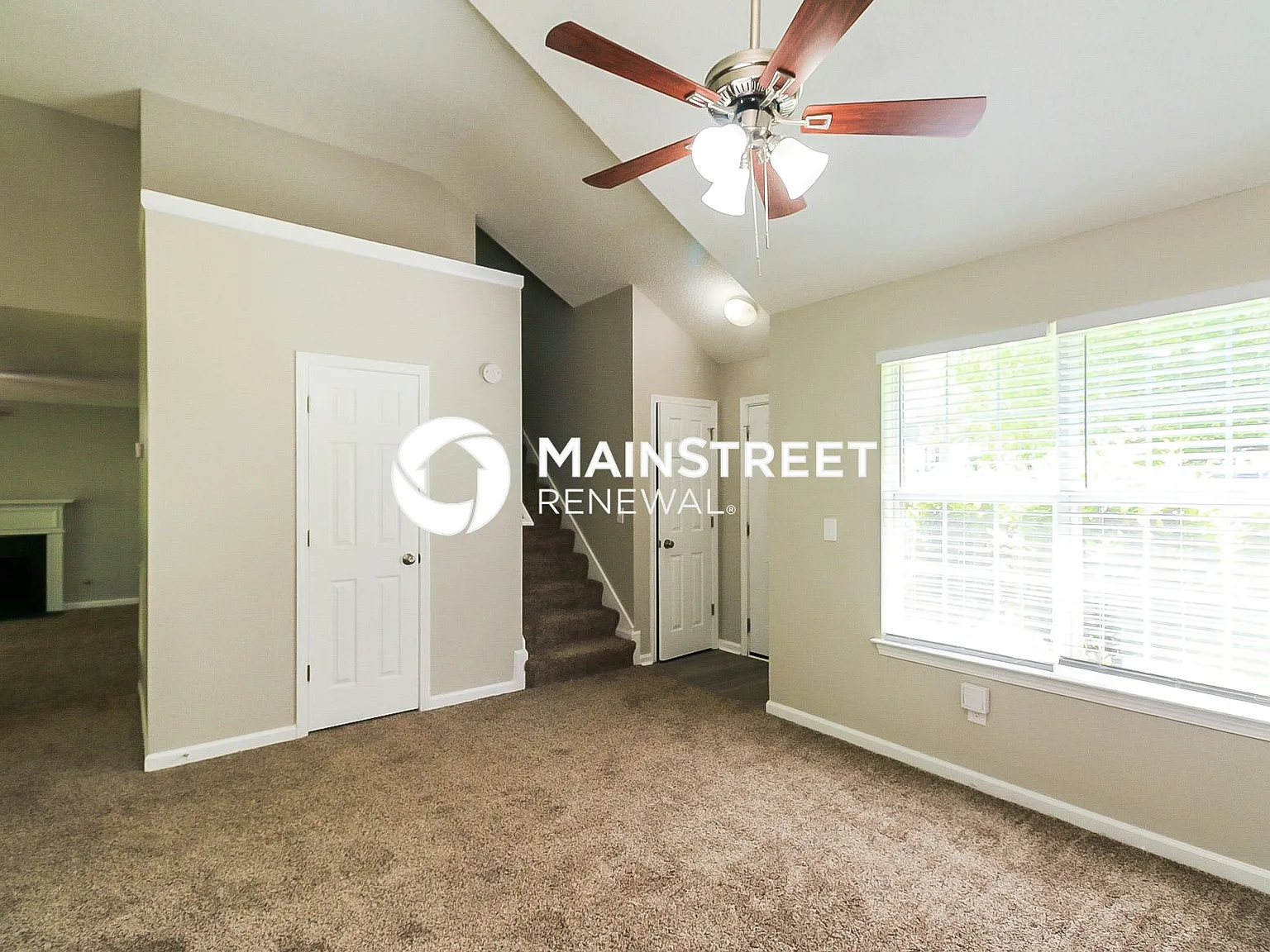 1023 Field View Dr — Photo 3
