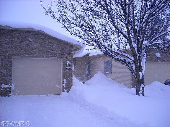 2nd image of 6091 Crystal Dr