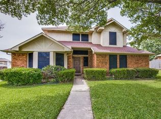 806 Raintree Ct, Desoto, TX 75115
