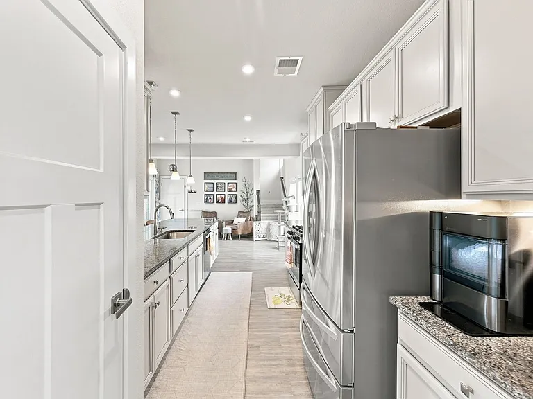 1032 Olmstead St — Photo 15