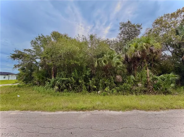 121 Bremen Ave S, Lehigh Acres, FL 33974