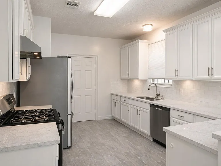 10904 Panther Ct — Photo 23