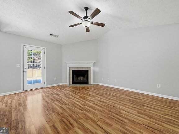 4th image of 206 Rock House Rd