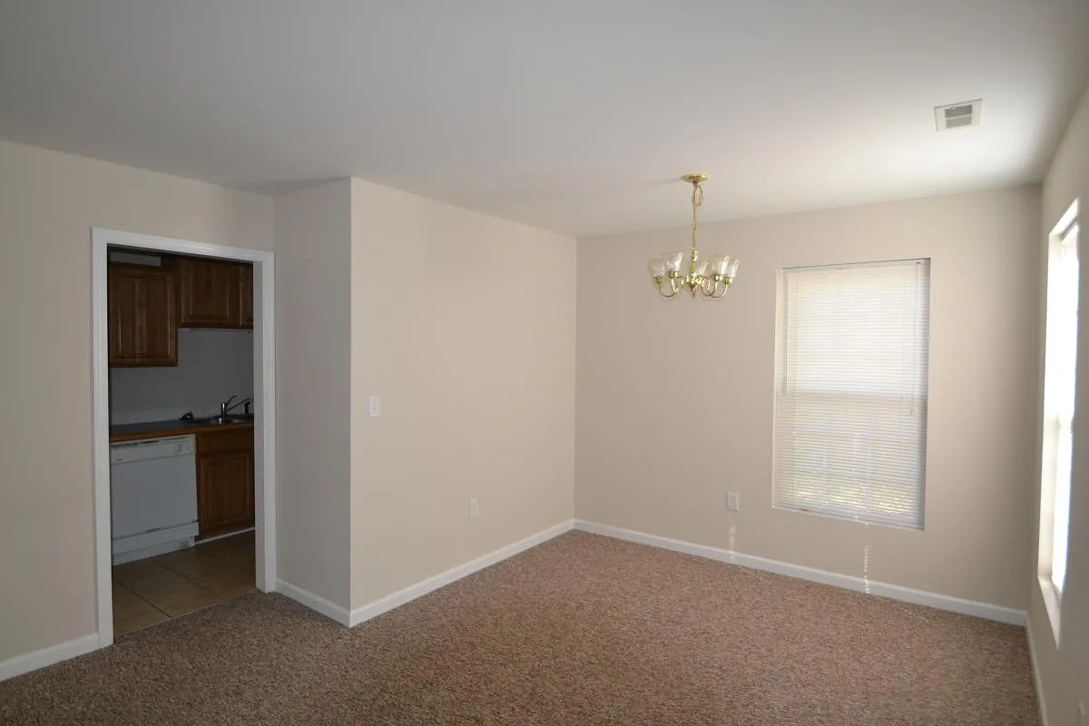 2 bed, 1000 sqft, $1,295 — Photo 4