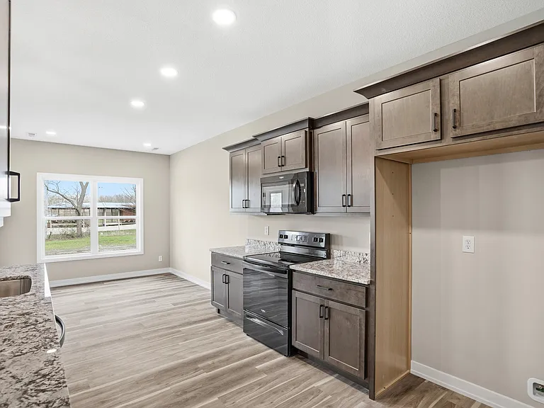 1044 Stonehaven Dr — Photo 13