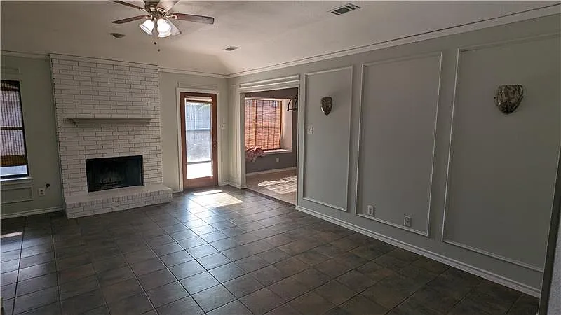 3 bed, 1424 sqft, $2,295 — Photo 2