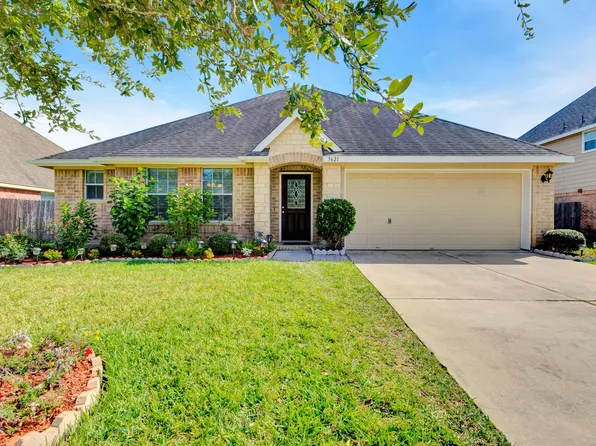 3621 Oak Crossing Dr, Pearland, TX 77581