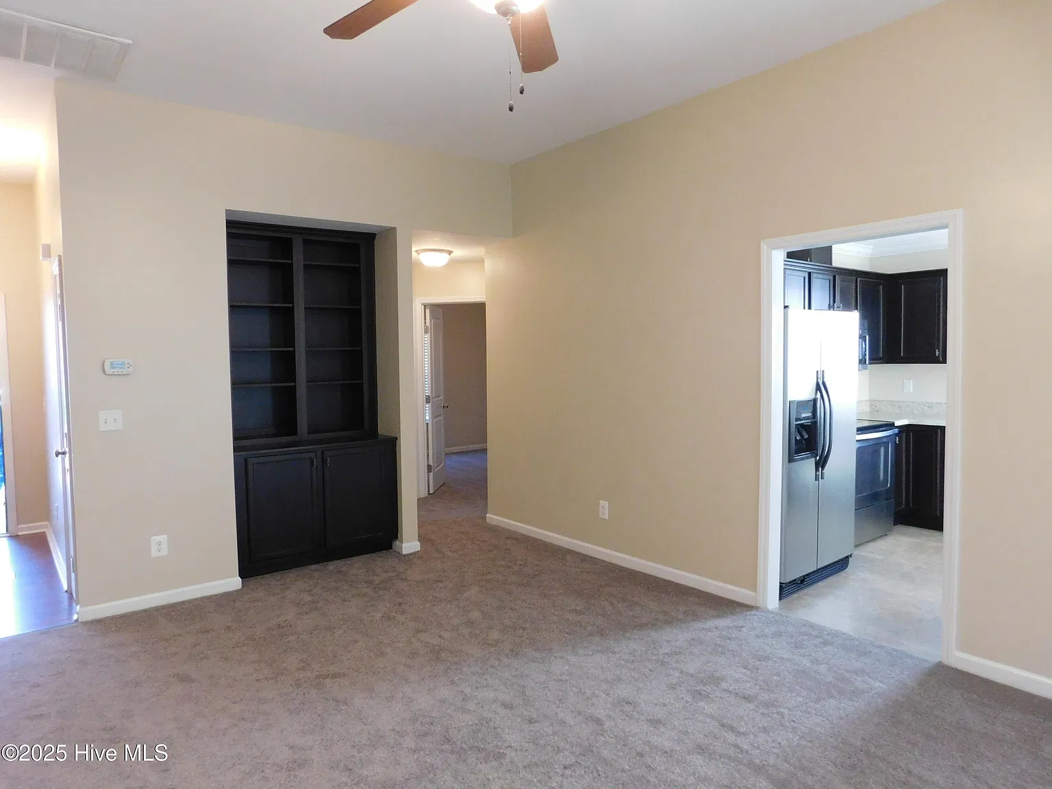 3 bed, 2.0 bath, 1458 sqft, $1,800 — Photo 4