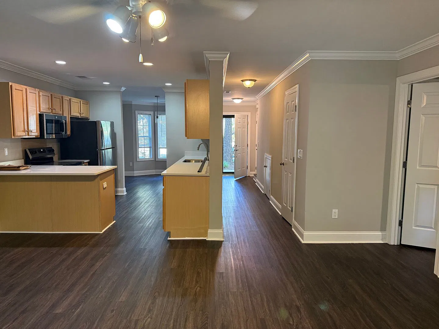Renovated end-unit townhome in West Ashley 3BR/2.5BA! — Photo 3