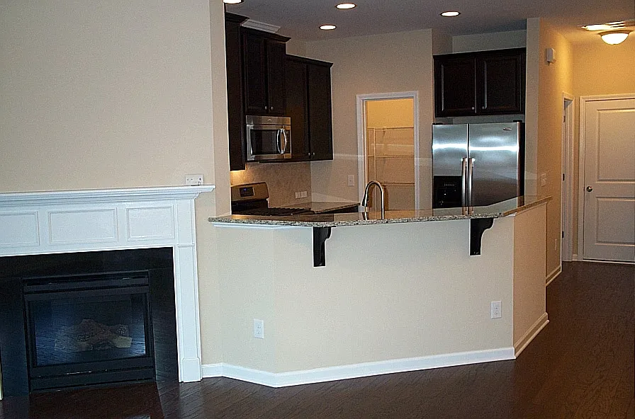3 bed, 2.5 bath, 1871 sqft, $2,000 — Photo 3