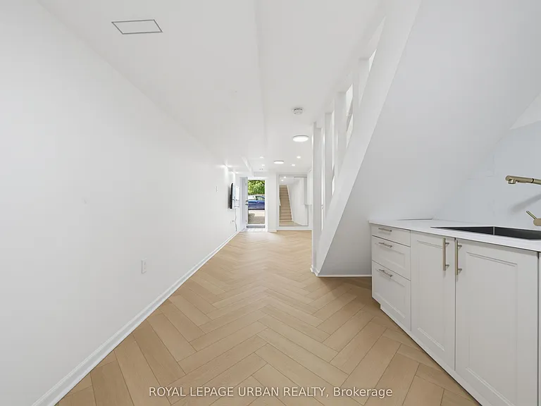 153 Craven Rd #BASEMENT — Photo 11