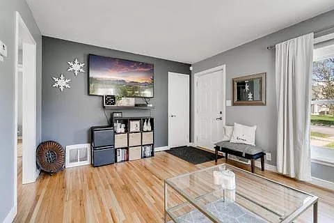 3 bed, 1673 sqft, $2,900 — Photo 3