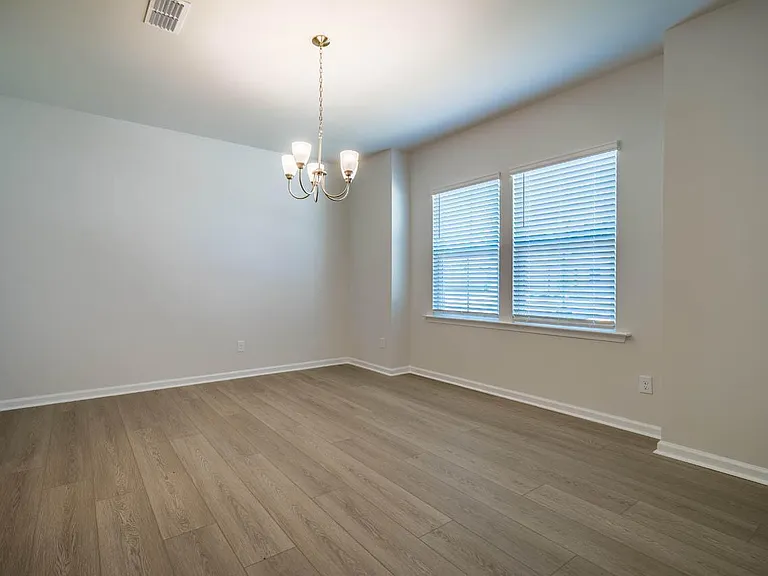 1400 Hollyview Ave — Photo 10