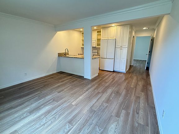 4th image of 615 Vine St Unit 1