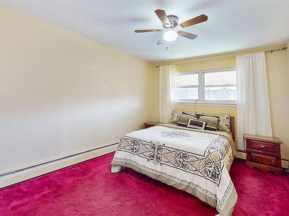 4th image of 980 Burke Ave
