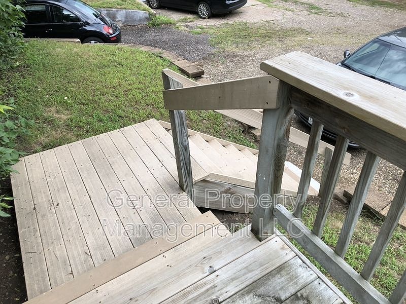 515 1/2 Broadway St, Eau Claire, WI 54703 Zillow