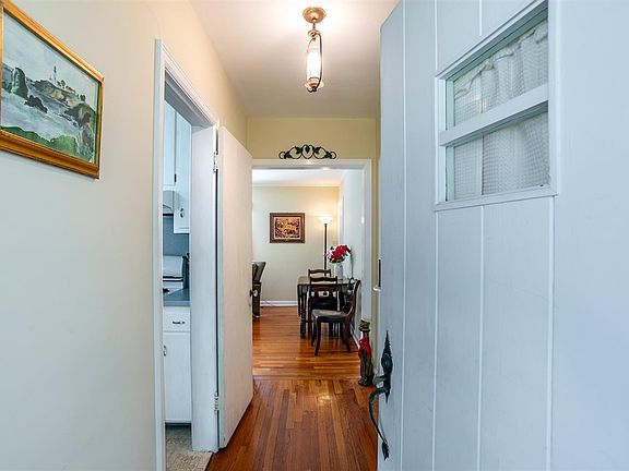 5th image of 823 S Blakeley St